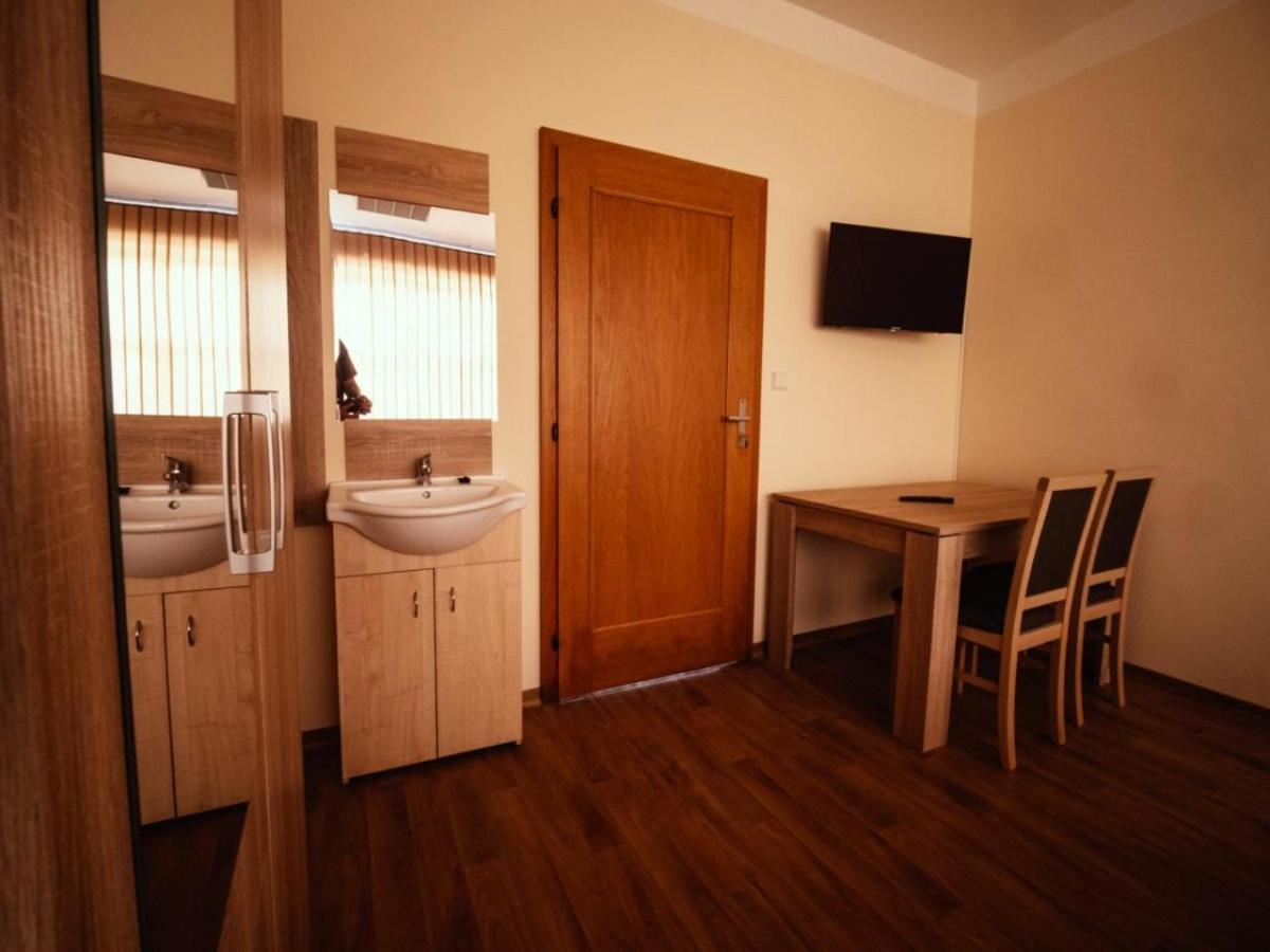 Pyramida Broumov Aparthotel ภายนอก รูปภาพ