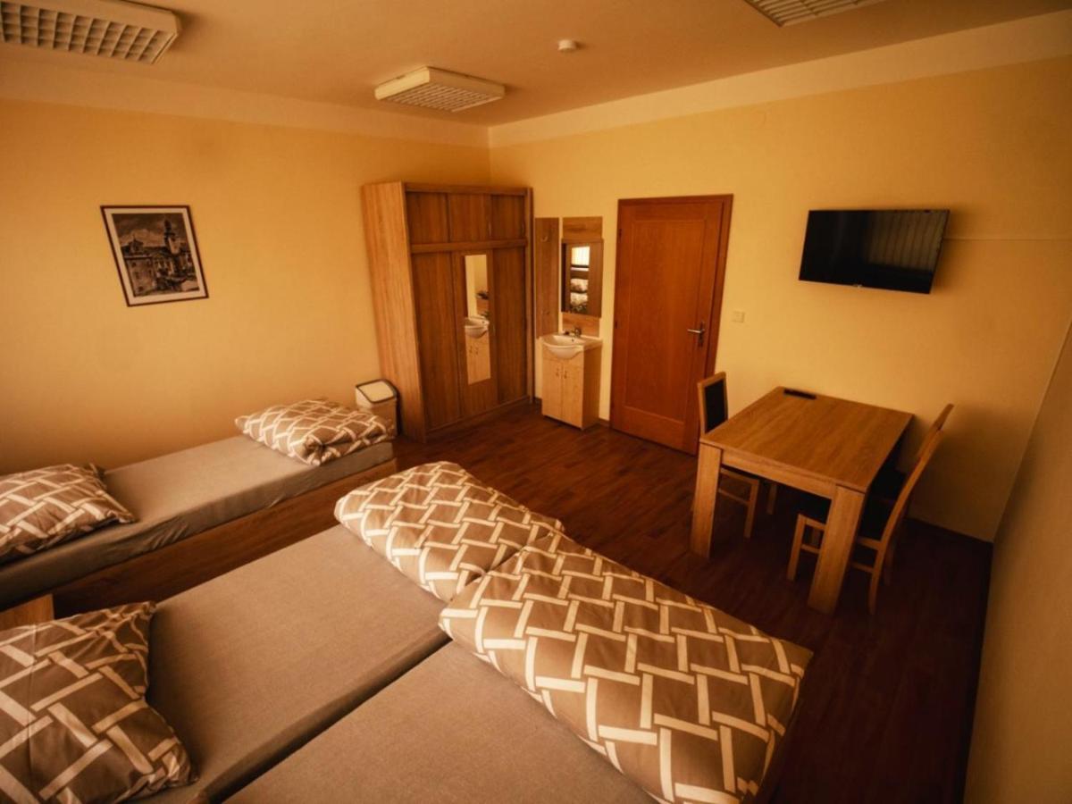 Pyramida Broumov Aparthotel ภายนอก รูปภาพ