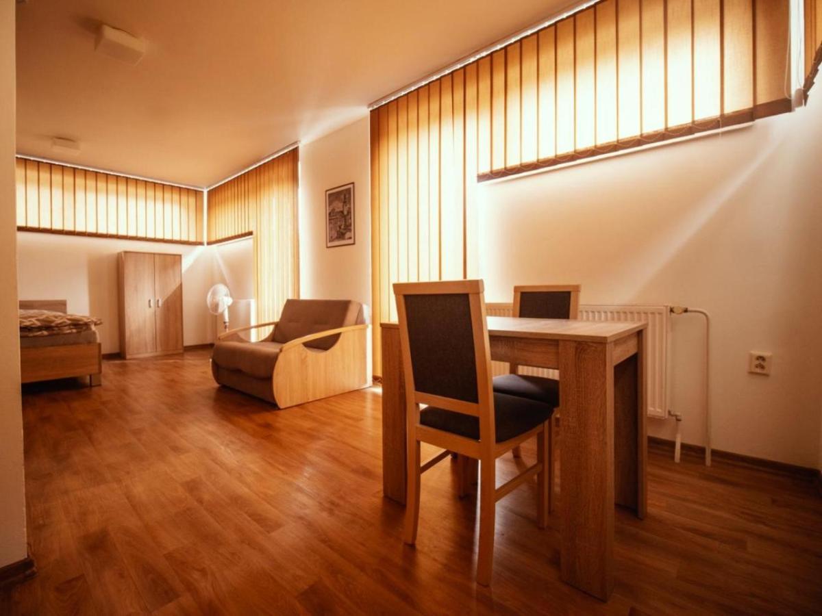 Pyramida Broumov Aparthotel ภายนอก รูปภาพ